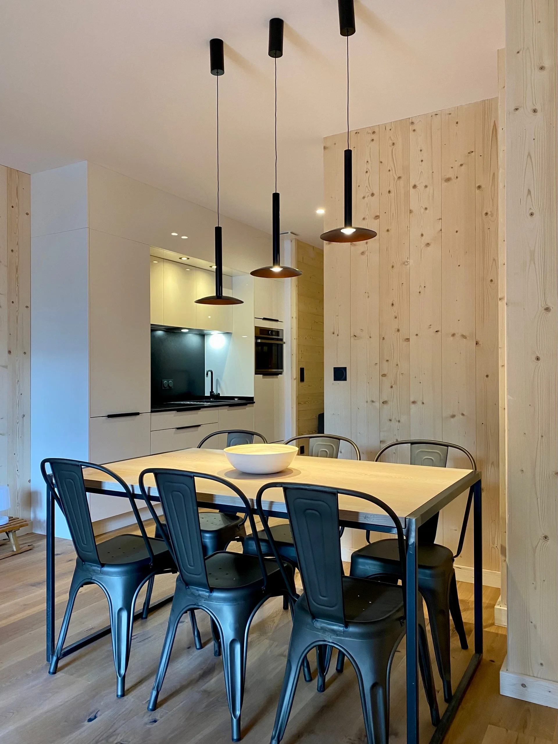 Salle à manger moderne bois et métal