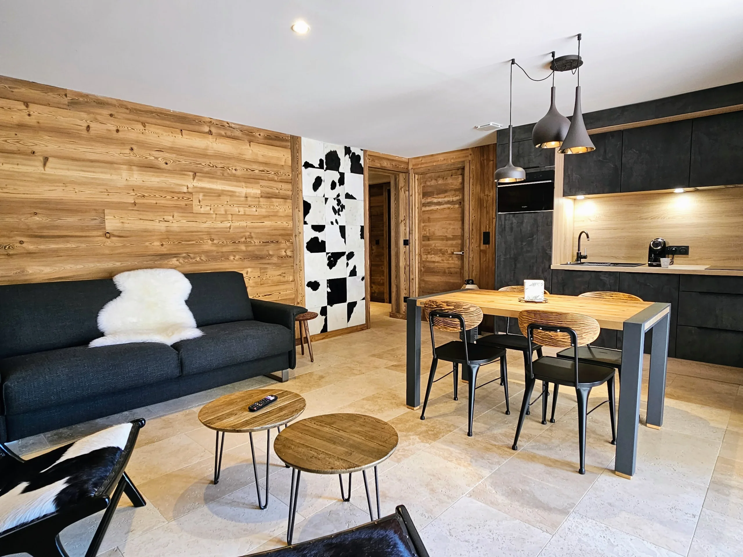 Salon et cuisine modernes style chalet bois